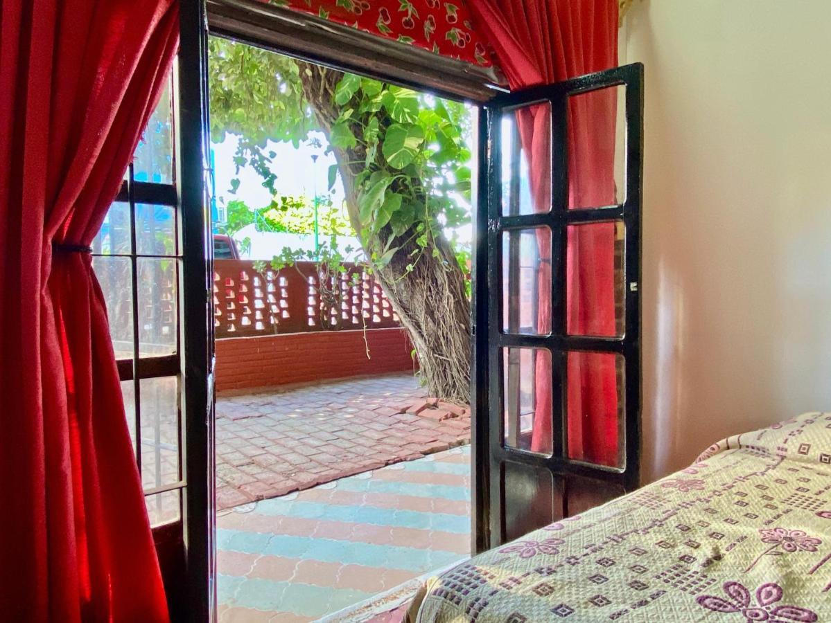 Delias Trailer Park Hotell Rincón de Guayabitos Eksteriør bilde
