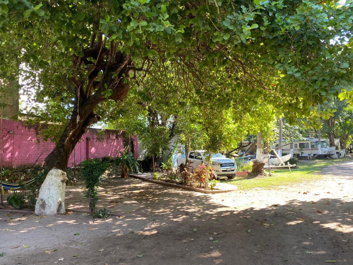 Delias Trailer Park Hotell Rincón de Guayabitos Eksteriør bilde